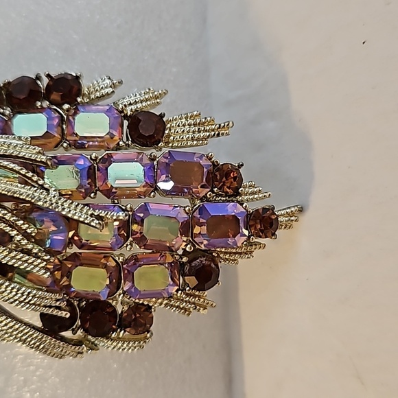 FRANCIOS by CORO AB Brown & AB Pinkish Various Shaped Stones on Goldtone Brooch - Picture 5 of 8